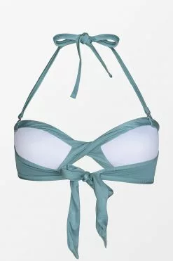 Cupshe Shangrila Solids Twist Front Bandeau Bikini Top 9 Cupshe Shangrila Solids Twist Front Bandeau Bikini Top -Deals Cupshe Store 5 5f82e39c ffda 4b9e 8559 5819f2da4a74