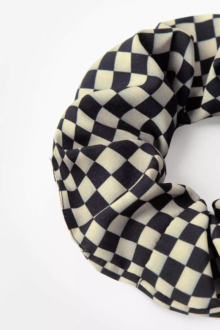 Cupshe Papaya Gingham Ruching Hair Tie 3 Cupshe Papaya Gingham Ruching Hair Tie - Image 3