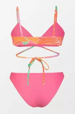 Cupshe Floral Impressions Reversible Triangle and Hipster Bikini Set 10 Cupshe Floral Impressions Reversible Triangle and Hipster Bikini Set -Deals Cupshe Store 5 e957ad78 697a 41f7 b53f 9649a4a7f6bb