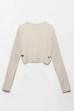 Cupshe Metropolis Side Cutout Crop Sweatshirt 8 Cupshe Metropolis Side Cutout Crop Sweatshirt -Deals Cupshe Store 6 7df22c5b ef42 474a b016 df95cf679245