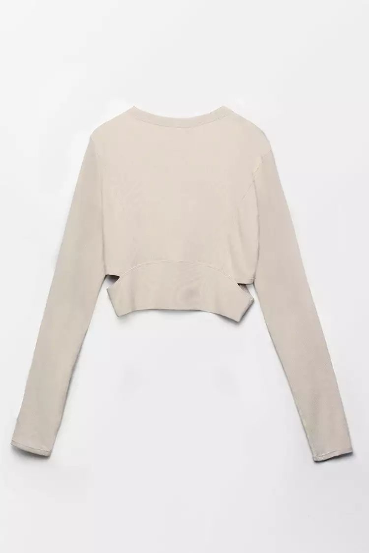 Cupshe Metropolis Side Cutout Crop Sweatshirt 3 Cupshe Metropolis Side Cutout Crop Sweatshirt - Image 3