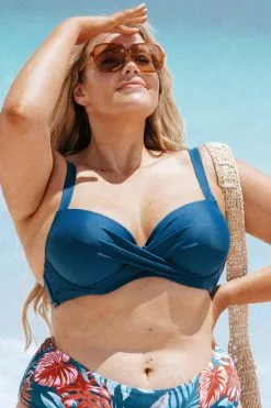 Cupshe Elsa Criss Cross Ruched Plus Size Bikini Top