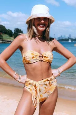 Cupshe Cassie Floral O-ring Halter Bikini