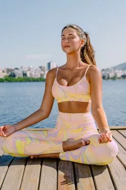 Cupshe Orange Blossom Abstract Print Sports Bra