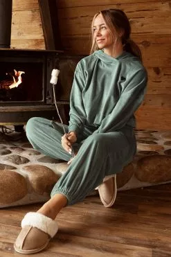 Cupshe Rosewood Green Elastic Waisted Carrot Sweatpants